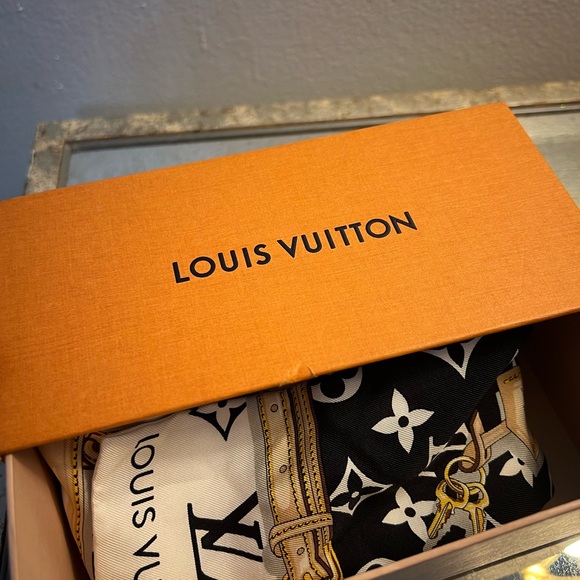 Louis Vuitton Monogram Confidential bandeau - Picture 2 of 8